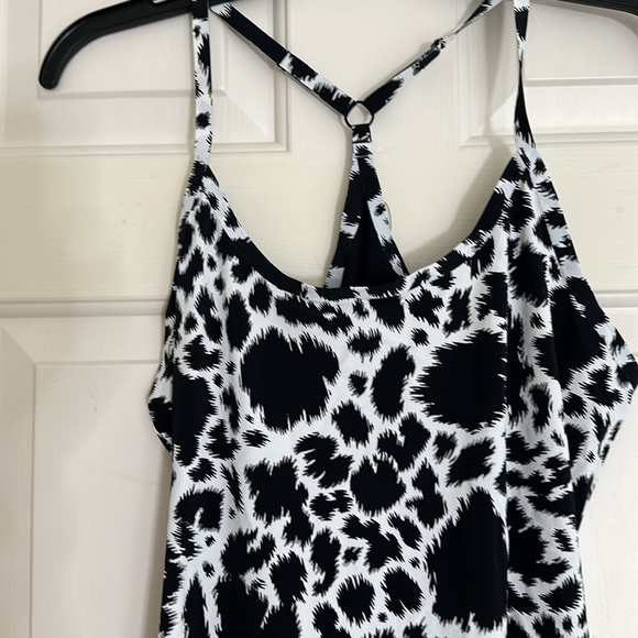 NWOT OUTDOOR VOICES “The Exercise dress” Size M - Picture 5 of 9